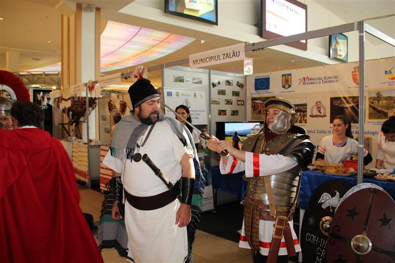 Daci, romani şi nimfe la târgul de turism de la Cluj