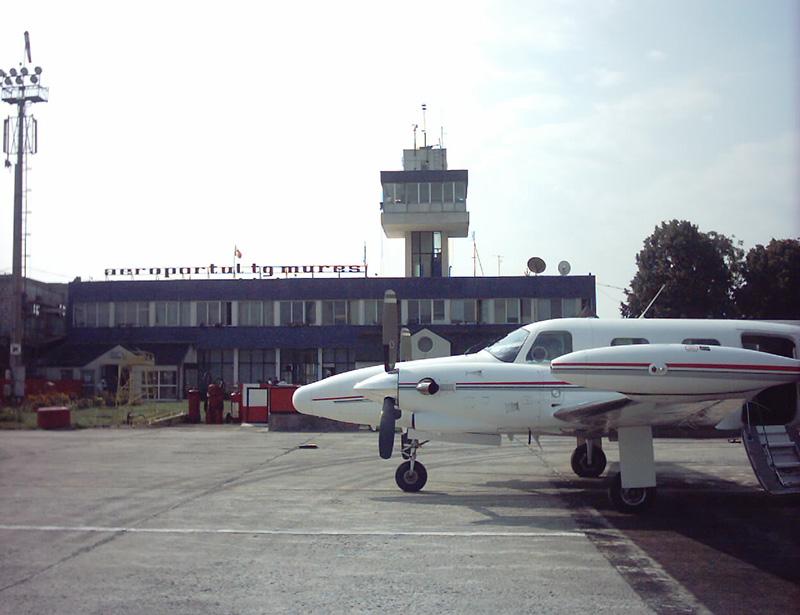 Tribunalul din Neamţ dă câştig de cauză aeroportului din Cluj în conflictul cu cel din Mureş. CJ Cluj: 