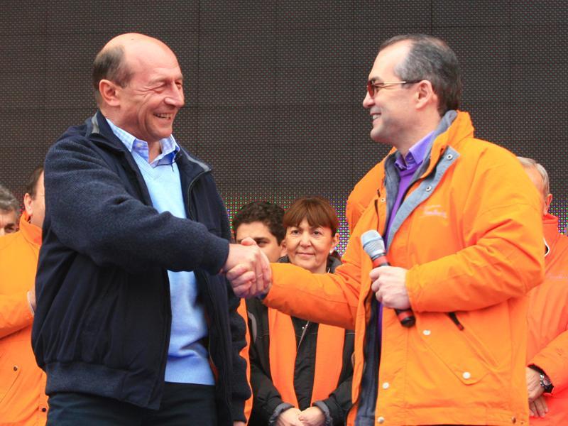 Traian Basescu îl susţine pe Boc în faţa lui Blaga  