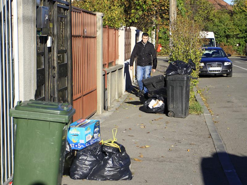 Oraşul candidat la Capitală Culturală Europeană stă cu gunoaiele pe stradă
