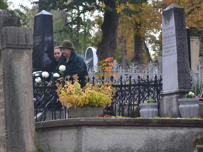 Clujenii, chemaţi să îşi dea cu părerea despre cimitire