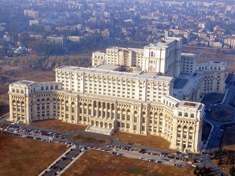 Extremele averilor candidaţilor clujeni