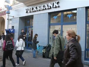 Protecţia Consumatorilor a câştigat procesul cu două bănci pentru clauze abuzive din contractele încheiate cu clienţii