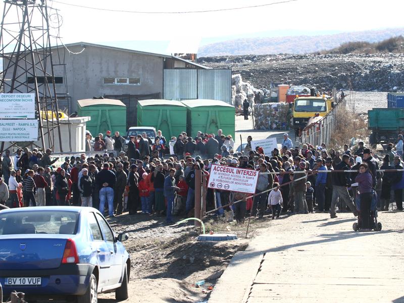Groapa de gunoi de la Pata Rât muşcă din terenurile pentru case