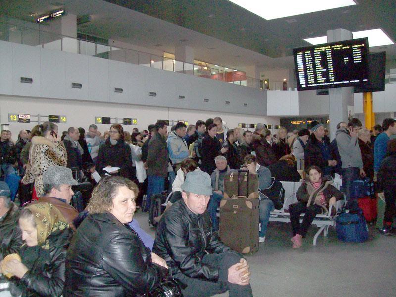 Ceaţa a paralizat aeroportulul din Cluj-Napoca: două curse anulate şi şase întârziate VIDEO