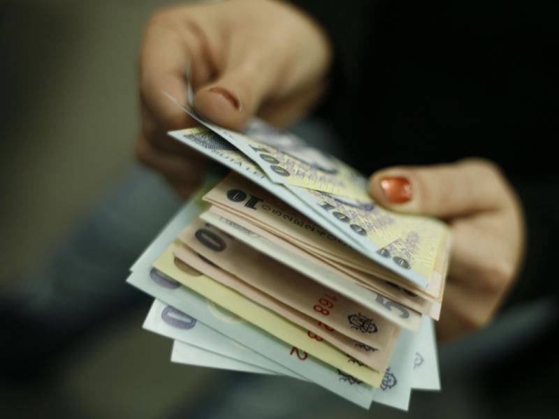 Creditul pentru firme şi populaţie a scăzut în octombrie cu 0,3%, la 230,1 miliarde lei