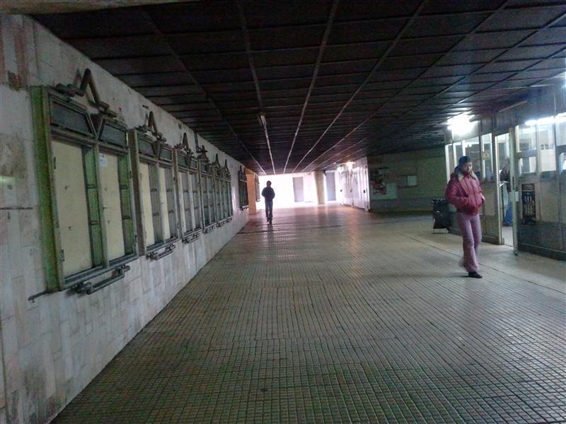 Pasajul sordid de sub gară, abandonat după Revoluţie, va fi modernizat în primăvară. Promite primăria VIDEO