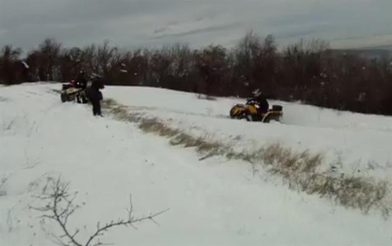 Cu ATV-urile pe zăpadă. Un nou sport de iarnă prinde contur la Cluj VIDEO