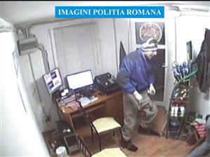 Îl cunoşti pe tânărul din imagine? Poliţia îl caută pentru o tâlhărie comisă în noaptea de Crăciun 