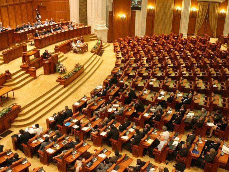 Cum strâng cureaua parlamentarii Clujului