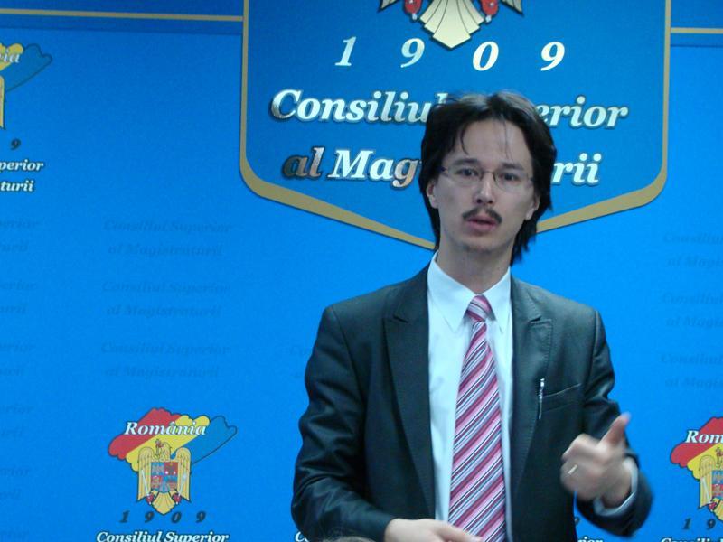 Un număr de 43 de instanţe s-au pronunţat pentru revocarea judecătorului Danileţ din CSM