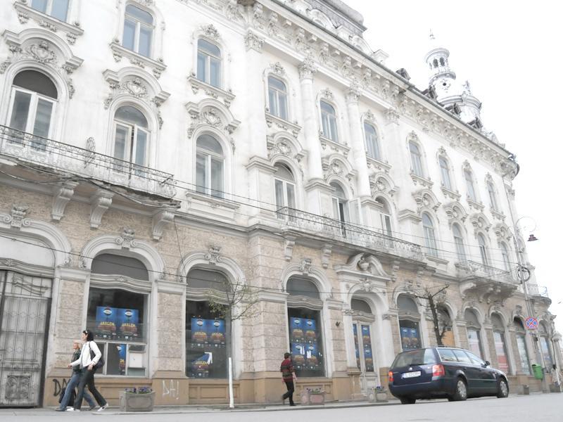 Primăria, invitată să cumpere Continentalul