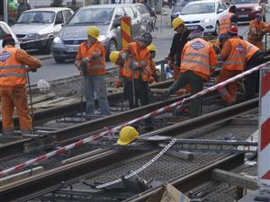 Se reiau lucrările la linia de tramvai pe ruta Piaţa Gării – Bulevardul Muncii  