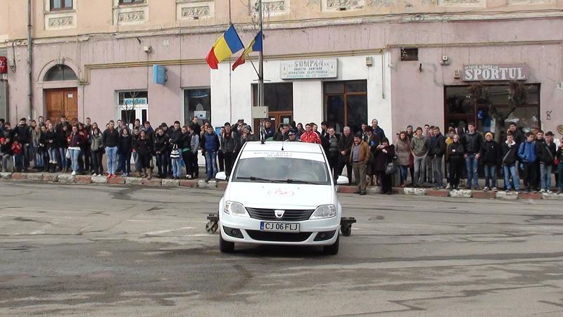 Demonstraţii spectaculoase ale poliţiştilor dejeni: accidente rutiere, încarceraţi, victime, prim ajutor FOTO/VIDEO