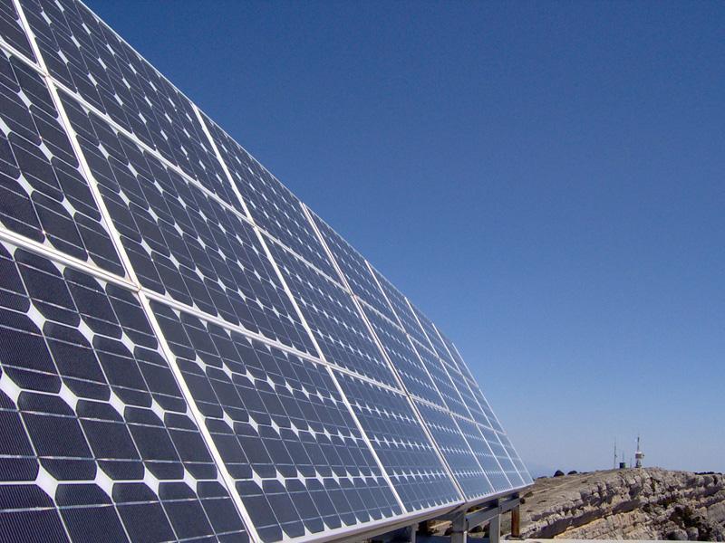 Scandalul parcului fotovoltaic pe amplasamentul Cartierului Tineretului: Polus cere anularea autorizaţiei de construcţie