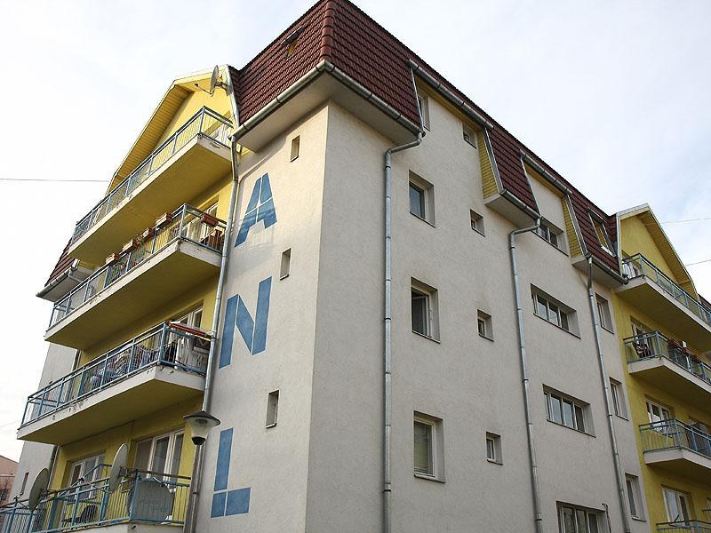 Boc, demagog. PNL cere vânzarea locuinţelor ANL 