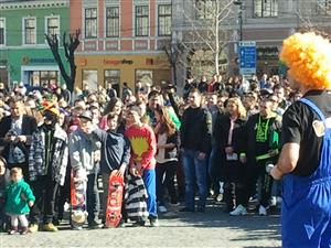 Darth Vader şi Moş Crăciun dansează Harlem Shake în centrul Clujului FOTO / VIDEO