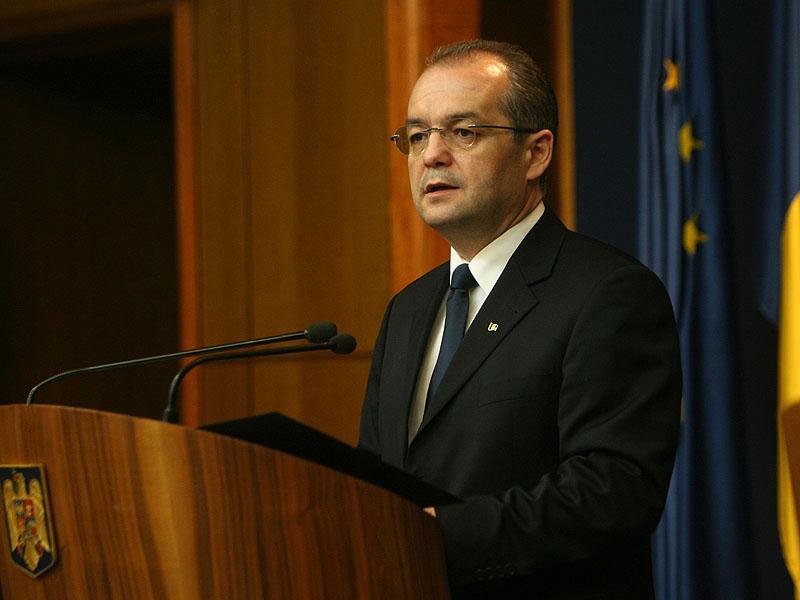 Vosganian, la moţiune: Nu Ponta trebuie să ceară scuze salariaţilor Oltchim, ci Boc şi Ungureanu