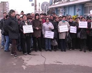 8 Martie cu proteste pentru fostele angajate de la Mechel VIDEO