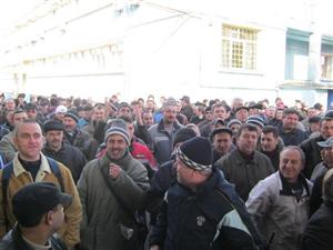 Sindicaliştii cer salariile compensatorii ale angajaţilor de la Mechel în instanţă 
