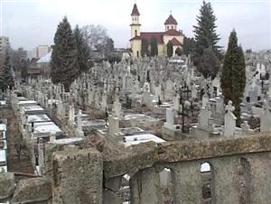 Constructorii de cimitire, în război cu Primăria. Ce reclamă