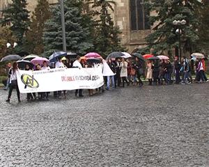 Marş antidrog la Cluj. În centrele de consiliere ajung copii de 11 ani VIDEO