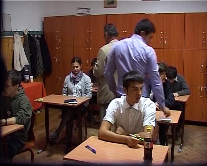 Fiecare unul din zece elevi clujeni de clasa a XII-a a chiulit de la simularea Bacalaureatului VIDEO