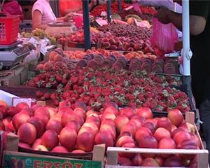 Se scumpesc legumele şi fructele; cartofii au preţuri mai mari cu 21% în 5 luni VIDEO