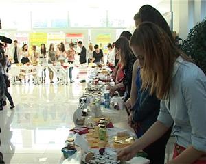 Ce au inventat studenţii de la USAMV: pâinea colorată şi brânza cu dulceaţă de ceapă VIDEO