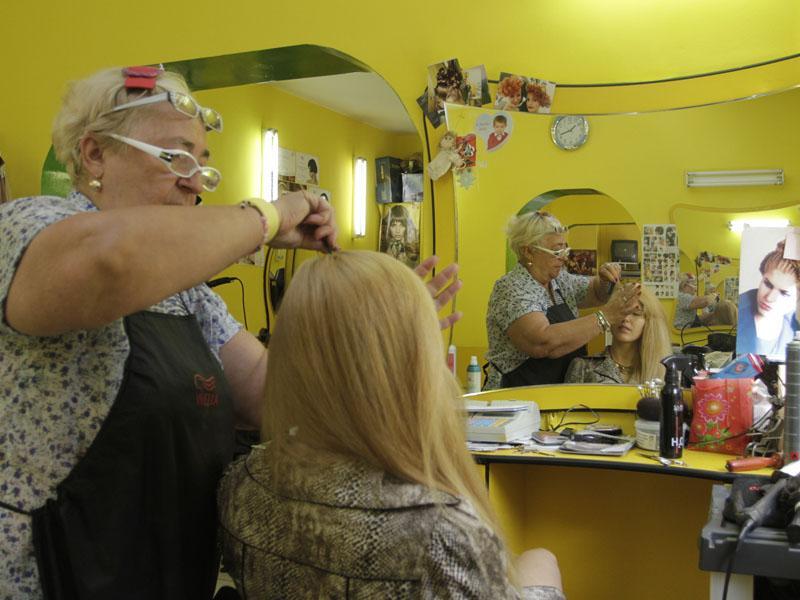 Prins la furat într-un salon de înfrumuseţare din Grigorescu 