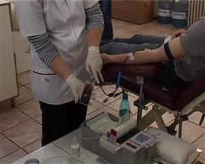 Au 70 de donatori pe zi, dar sângele colectat nu e suficient. Ce soluţii există VIDEO