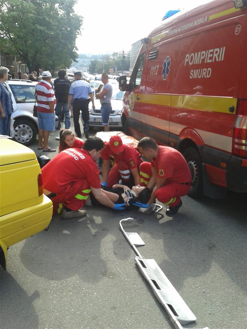 Accident în Mănăştur. Două persoane rănite VIDEO