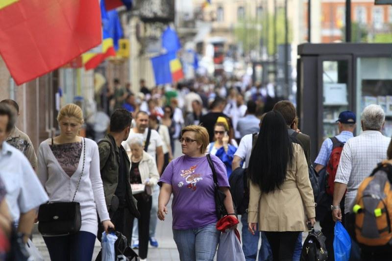 Tişe vrea lege: etnicii români minoritari în ţările din vecinătate pot obţine cetăţenia română în câteva luni