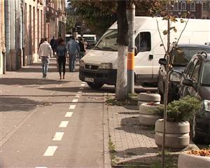 Primăria Cluj vrea să înjumătăţescă amenzile pentru şoferii care parchează ilegal pe trotuar VIDEO