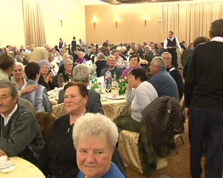 Petrecere de patru stele pentru pensionarii clujeni VIDEO