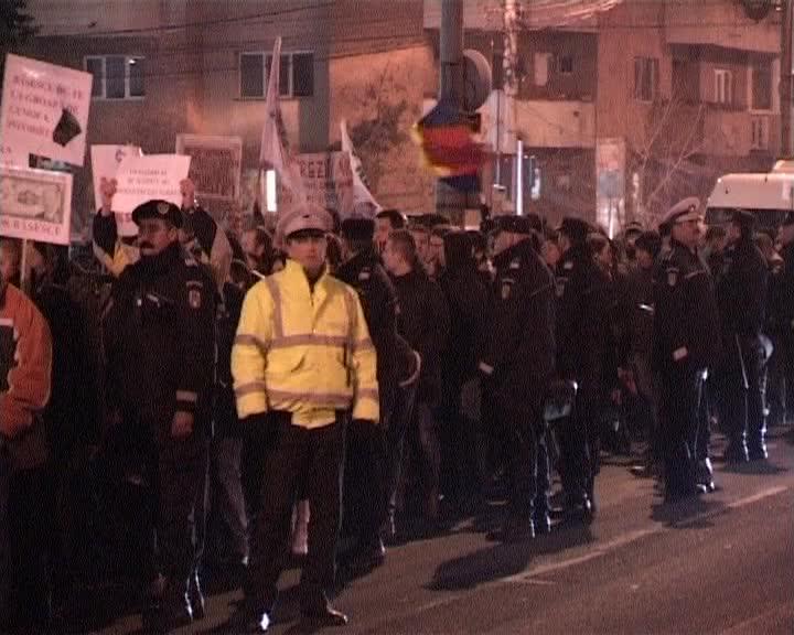 Stroe: Nu se vor descentraliza Poliţia Rutieră şi structurile de ordine publică