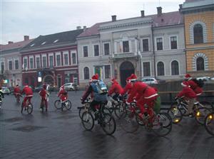 Moș Crăciun pe bicicletă revine la Cluj VIDEO