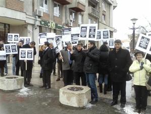 PDL-iştii au ieşit în stradă, nemulţimiţi de bugetul pe 2014 al Guvernului USL FOTO / VIDEO