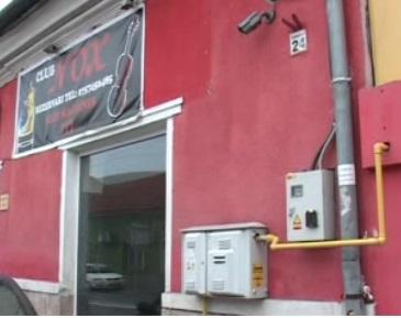 Nou scandal la un bar de pe strada Bucureşti; un tânăr a fost lovit cu o crosă de golf