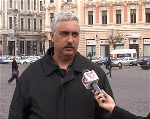 Poliţistul Sever Legian a anunţat că-şi dă foc în faţa Guvernului VIDEO
