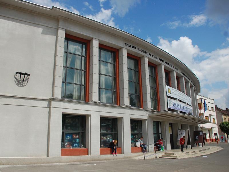 Două spectacole amânate la Teatrul Maghiar