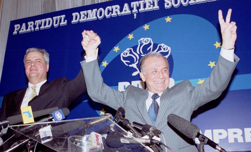 Dinspre PSD Cluj, Năstase pare deţinut politic. Iliescu spune invers