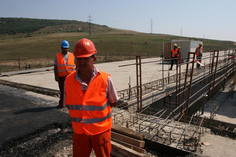 Primii paşi pentru continuarea lucrărilor la autostradă