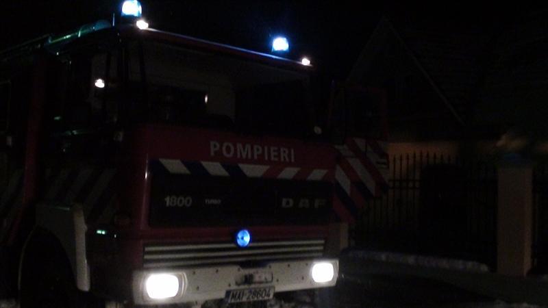 Incendiu în Gruia. Un bărbat a ajuns la spital 