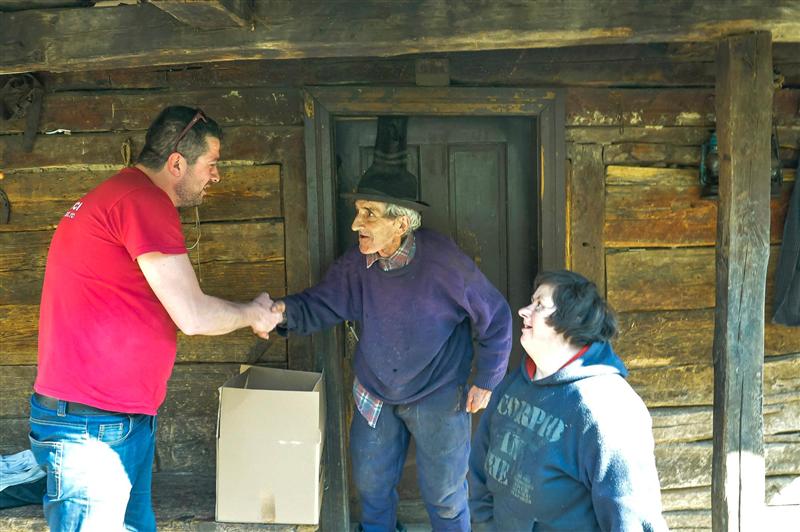 Campania Umanitară de Paști: ajută 130 de familii nevoiaşse din Apuseni 