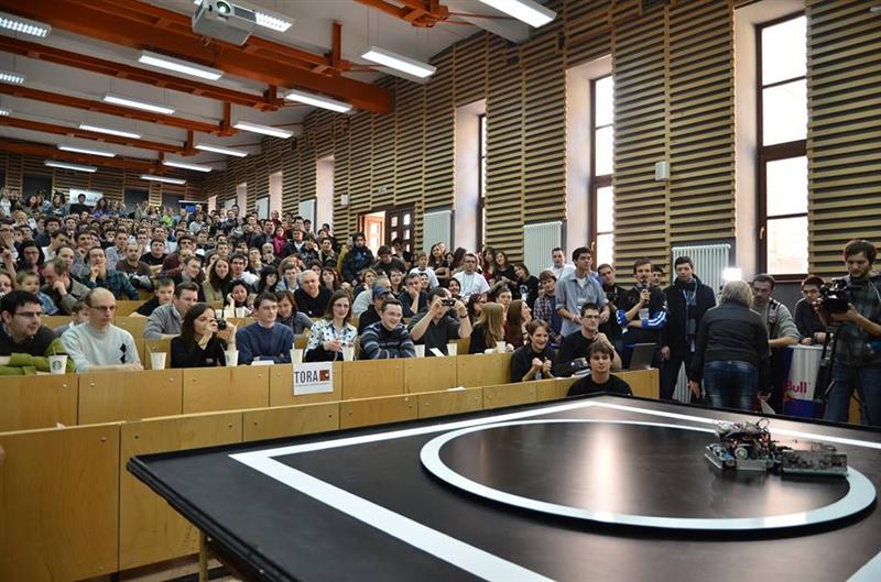 Concurs de sumo între roboţi, sâmbătă, la Cluj