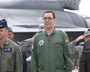 Ponta, copilot de F16. Americanul cu care a zburat l-a comparat cu Obama VIDEO