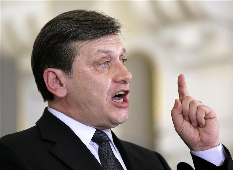 Prezidenţiabilul Antonescu vrea să modifice un acord semnat de preşedintele Băsescu