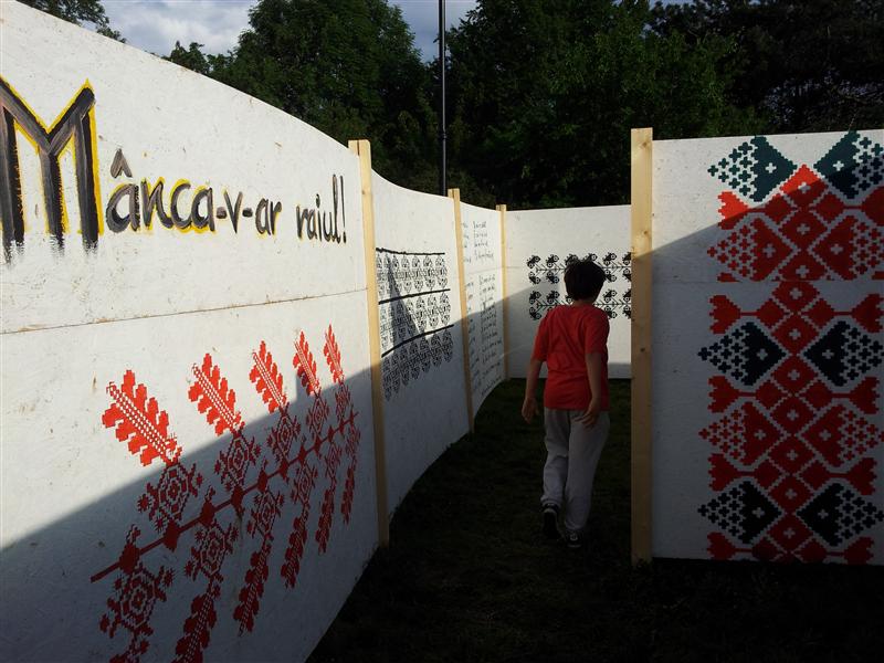 O pânză de 15 metri pătraţi prinde viaţă sub ochii clujenilor. Cum poţi să contribui