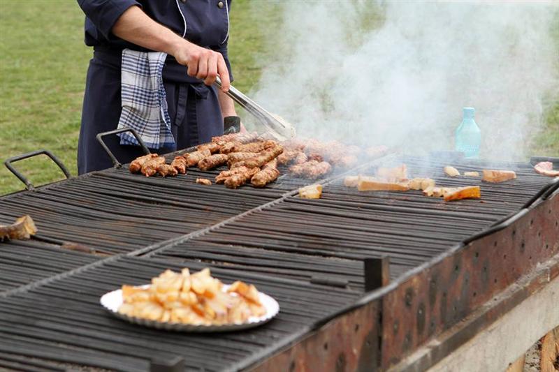 Meniul de 1 Mai: Ce sfaturi ne dau nutriţioniştii